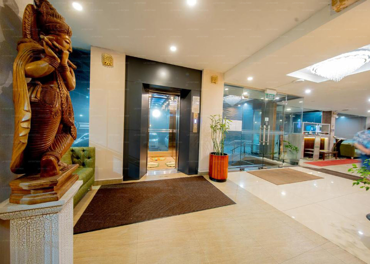 Olympus Plaza hotell, Haputale