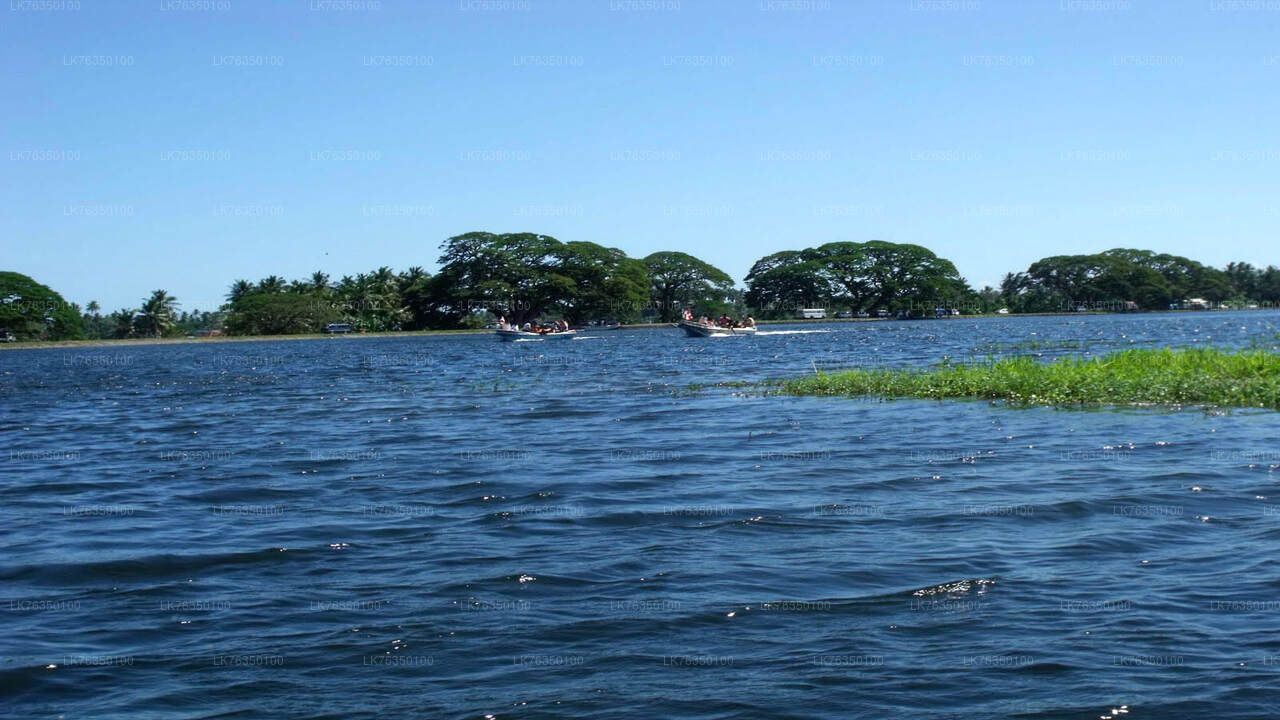 Paadisõit Tissamaharama järvel